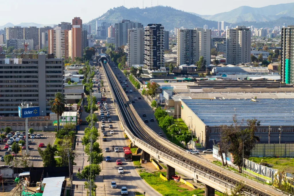 Panoramica de la Región metropolitana Santiago de Chile actual en primavera. Realizada Por jisuseduar.cl